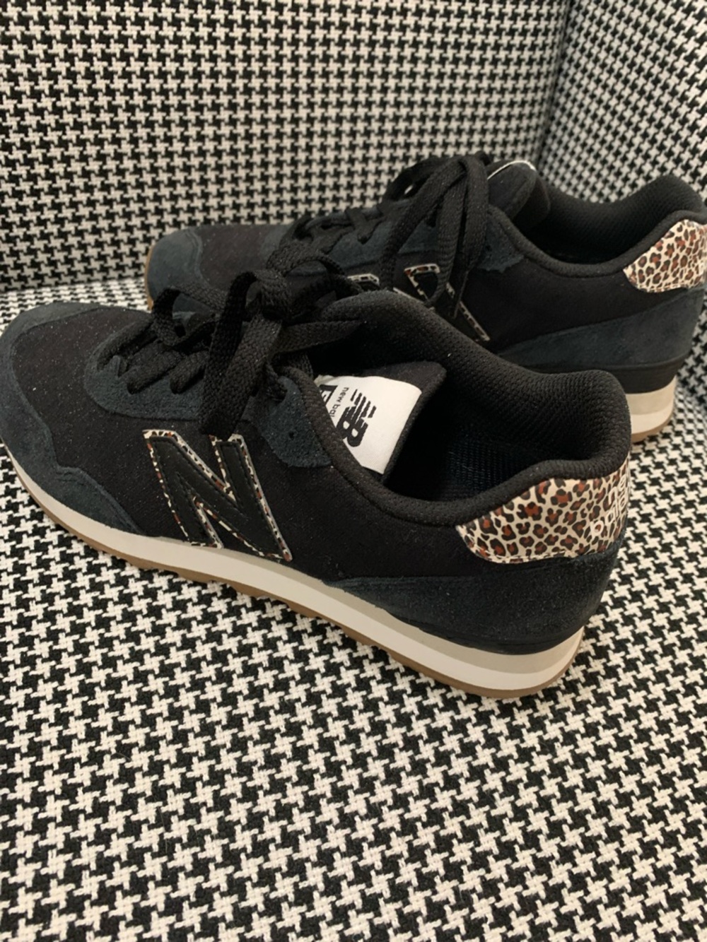 Size 8 New Balance Black Leopard Trim Lace-Up Sneakers with Gum Sole - Picture 5 of 8